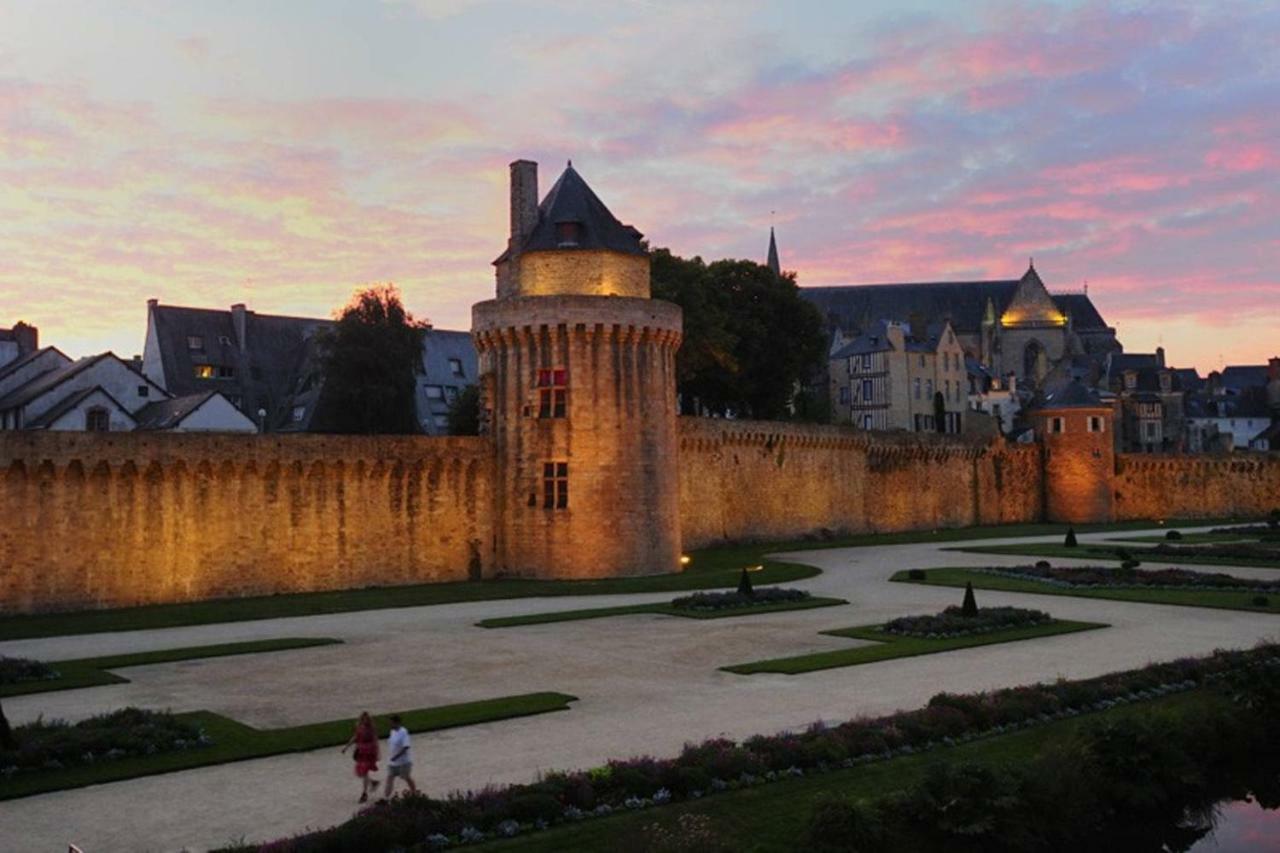 Stop 100M Du Port-Parking Gratuit A 5Mn Vannes Exterior foto