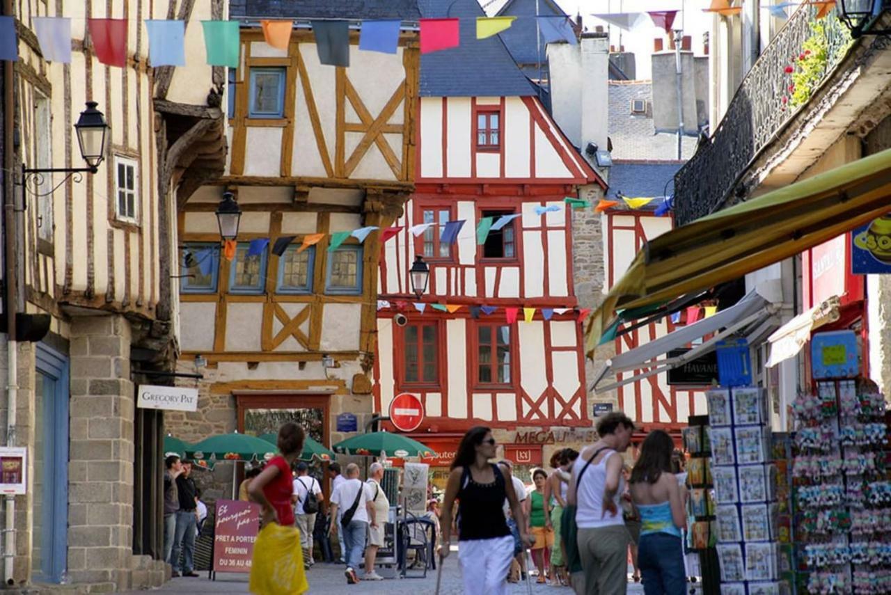 Stop 100M Du Port-Parking Gratuit A 5Mn Vannes Exterior foto